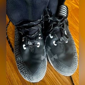 Under armour cleeets size 10.5